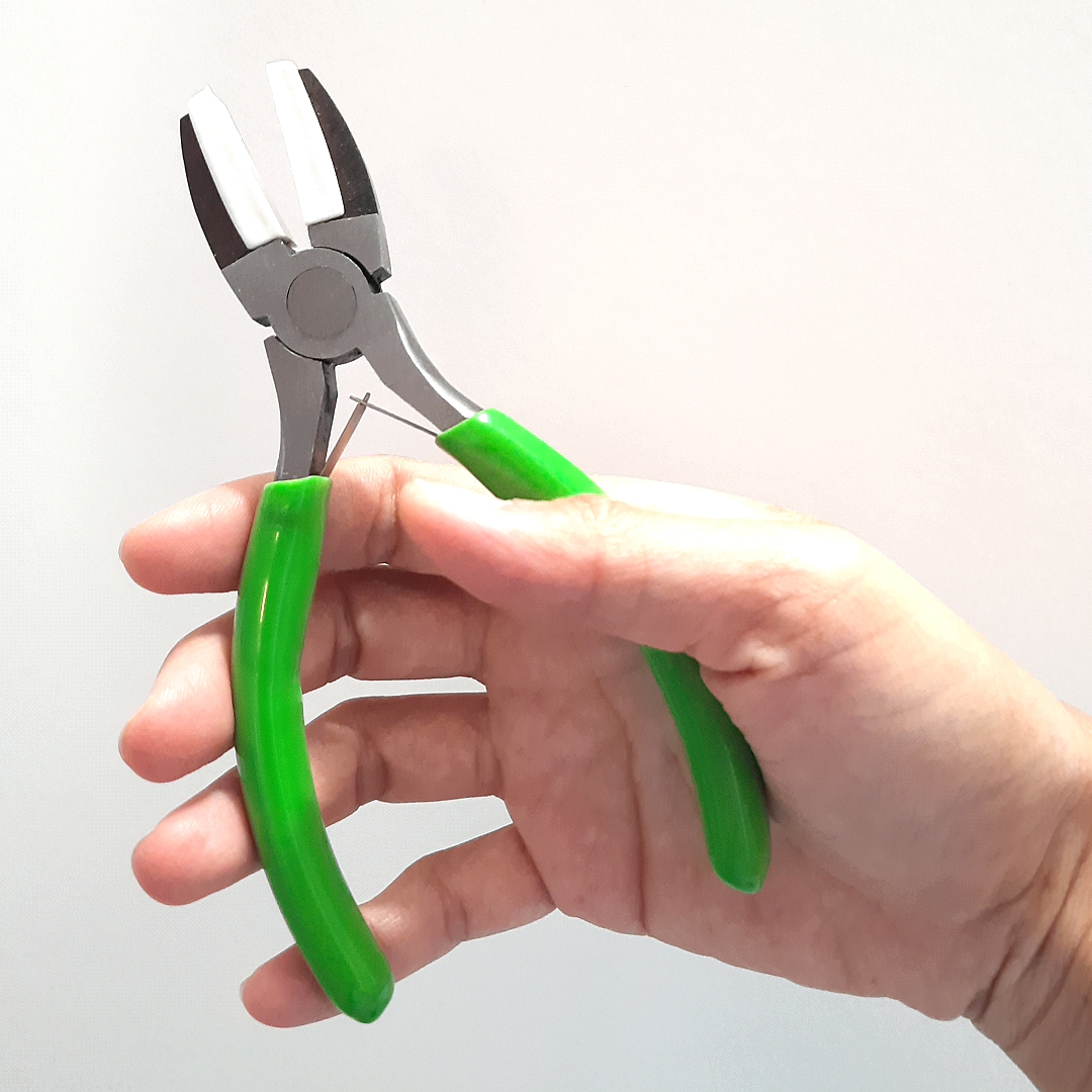 Flat Nose Pliers for Bending and Shaping Wire, 5.5 Inch Jewelry Making Tool